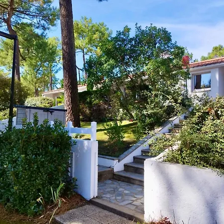 La Maison De La Pinede, 4 *