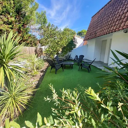 La Maison De La Pinede, 4 Holiday home