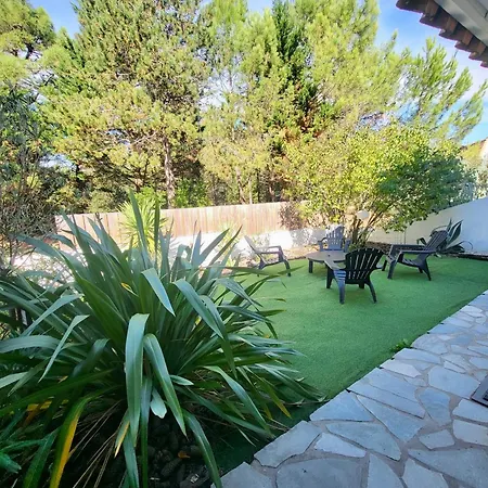 La Maison De La Pinede, 4 Holiday home