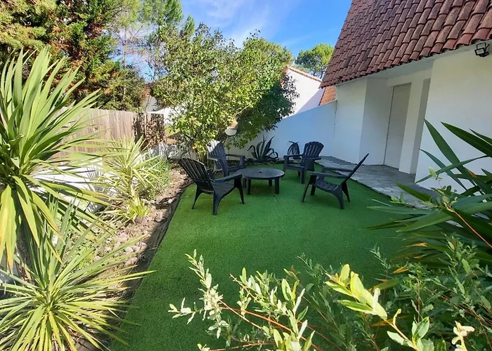 La Maison De La Pinede, 4 Holiday home