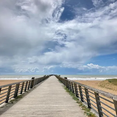 La Maison De La Pinede, 4 بيت للعطل *