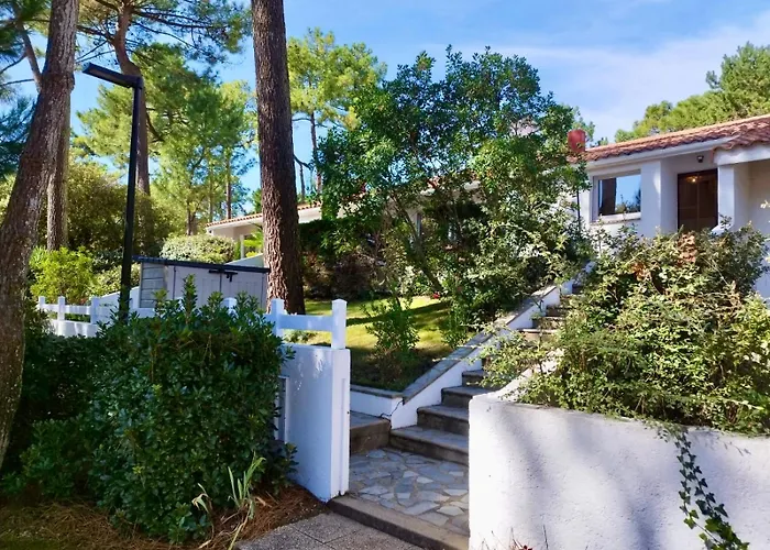 La Maison De La Pinede, 4 *