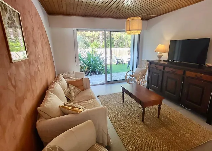 La Maison De La Pinede, 4 *